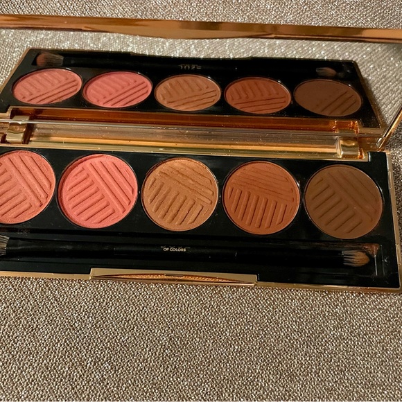 Doce of Colour-SASSY SIENNAS
EYESHADOW PALETTE - Picture 9 of 10